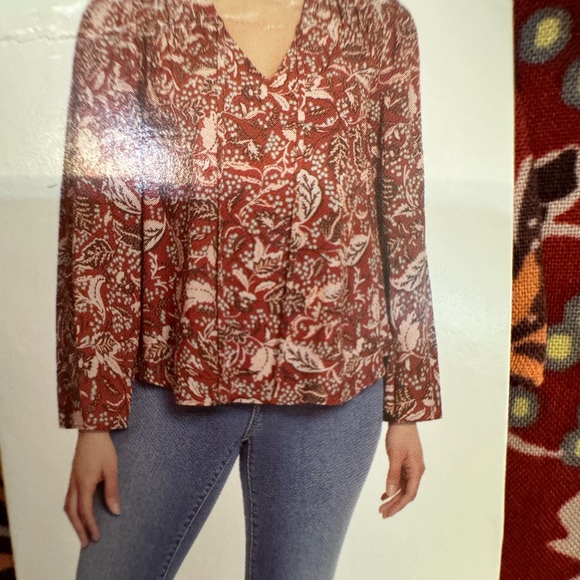 Jessica Simpson Tops - Jessica Simpson NWT Medium Long sleeve shirt.Has bell sleeves NEW MAKE O…